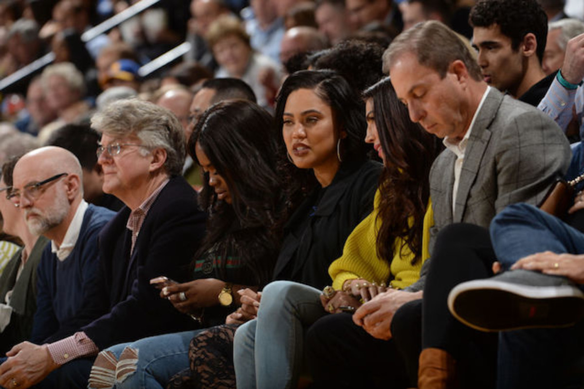 Pregnant Ayesha Curry Flames Pushy Rockets Fan For Bumping Her After Game 5 Loss Complex 4686