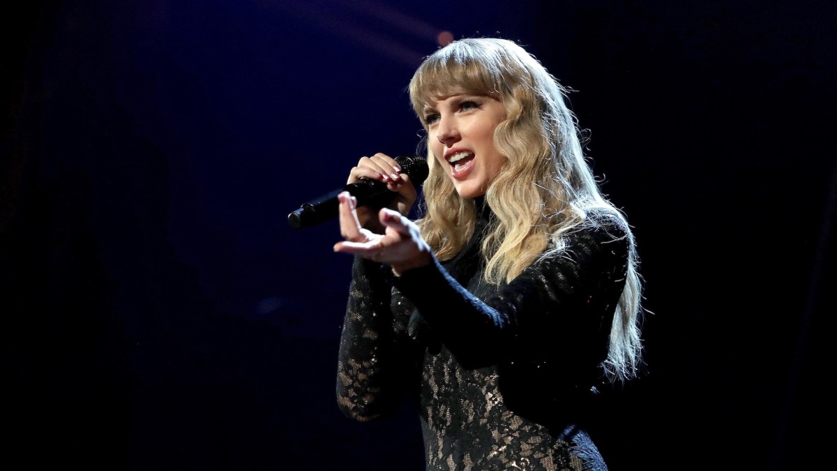 Watch Taylor Swift Perform Her 10-Minute Version of "All ...