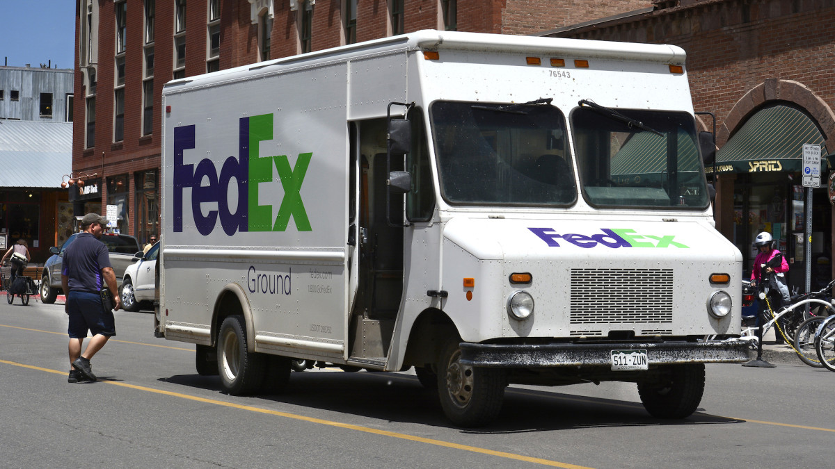 FedEx Driver’s Gesture to Celebrate Girl’s Birthday Goes Viral Complex