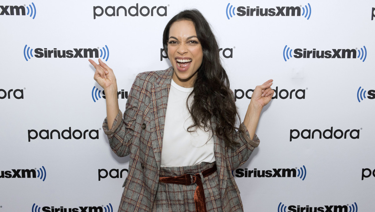 Rosario Dawson Joins The Mandalorian Season 2 As Anakin S Former Apprentice Ahsoka Tano Complex