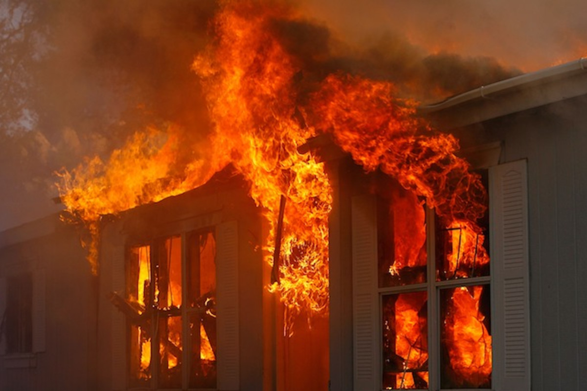 Woman sets house on fire for TikTok video
 |Tiktok House Fire