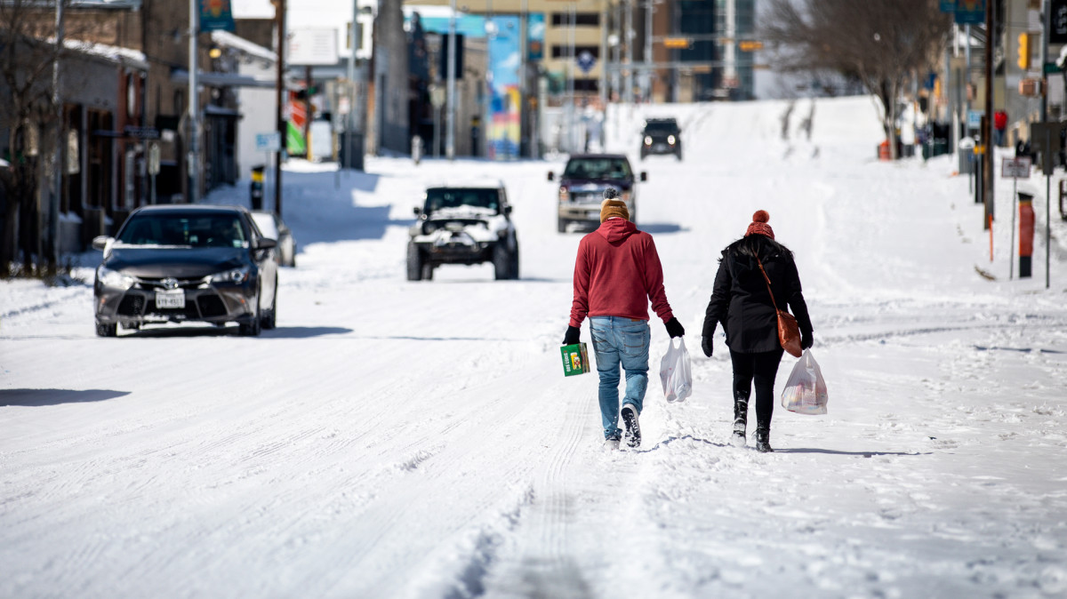 Texas Mayor Calls Citizens Suffering Through Winter Storms 'Lazy' | Complex