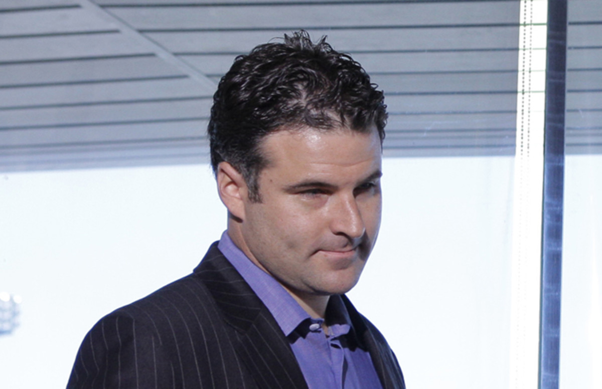 Espn S Darren Rovell Was Wrecked By And1 Legend Hot Sauce At Hawks Game Complex