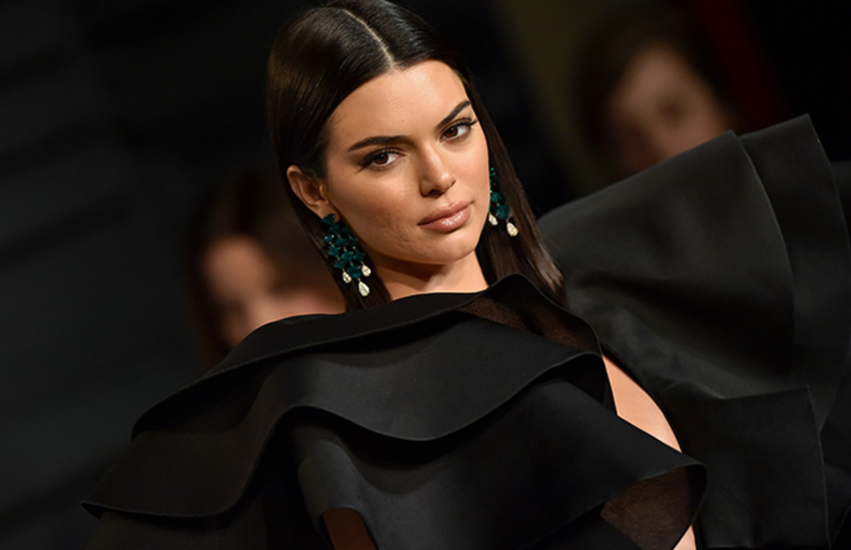 Kendall Jenner Got Her 'Meow' Lip Tattoo When She Was ...