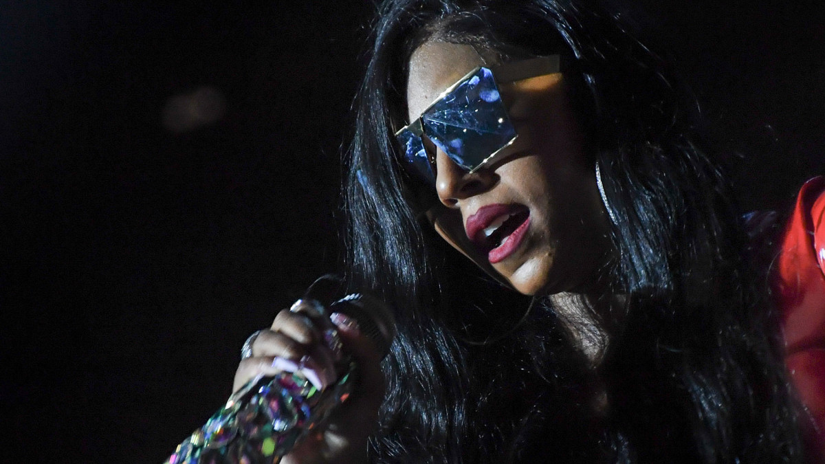 Ashanti and Keyshia Cole’s ‘Verzuz’ Battle Postponed | Complex