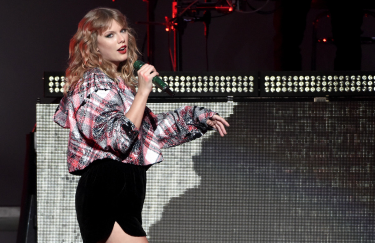 Taylor Swifts Attorneys Ask Court To Toss Shake It Off Copyright Lawsuit Complex