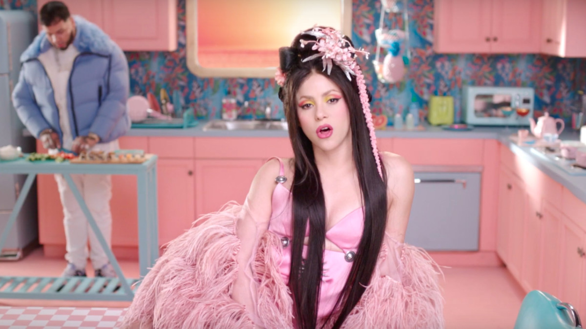Shakira And Anuel Aa Link For Me Gusta Video Complex