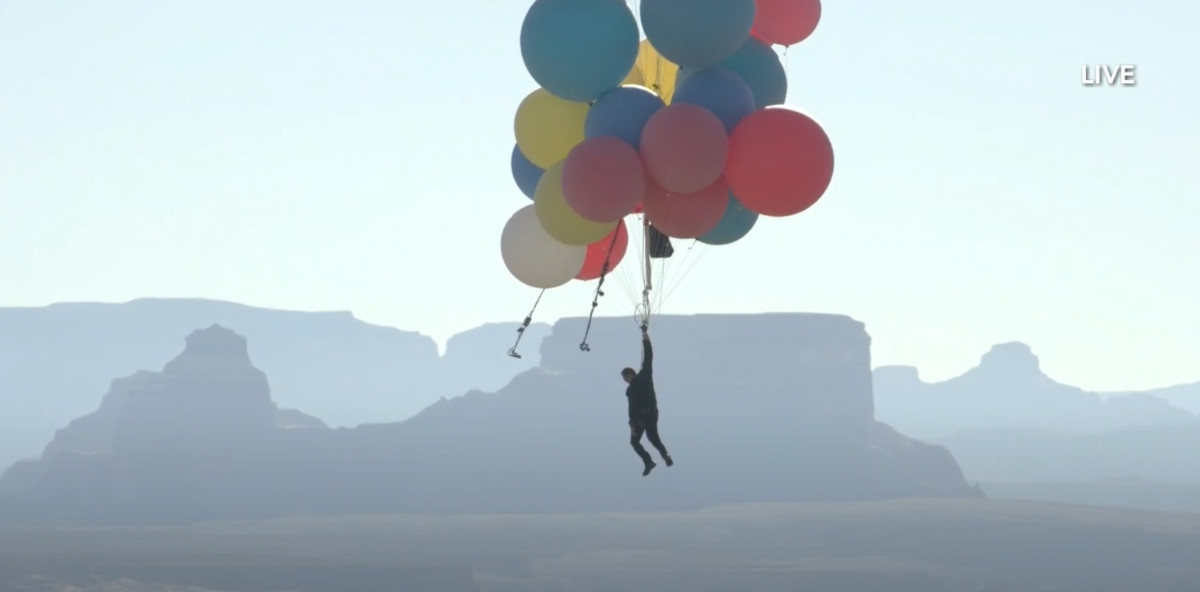 Complex on Flipboard: Watch David Blaine Float Over Arizona With the Help  of 52 Balloons