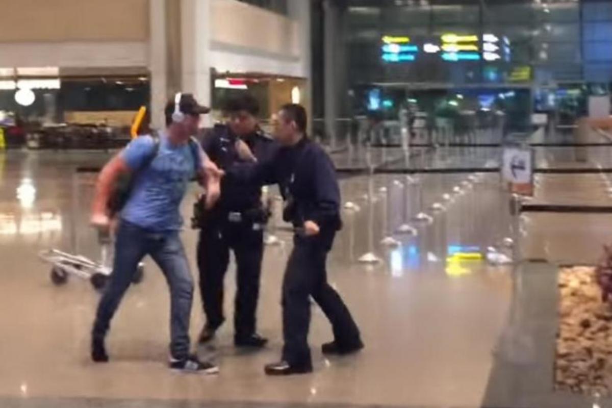 Perth Man Goes On Drunken Spree in Singapore Gets Tackled By 7 Police