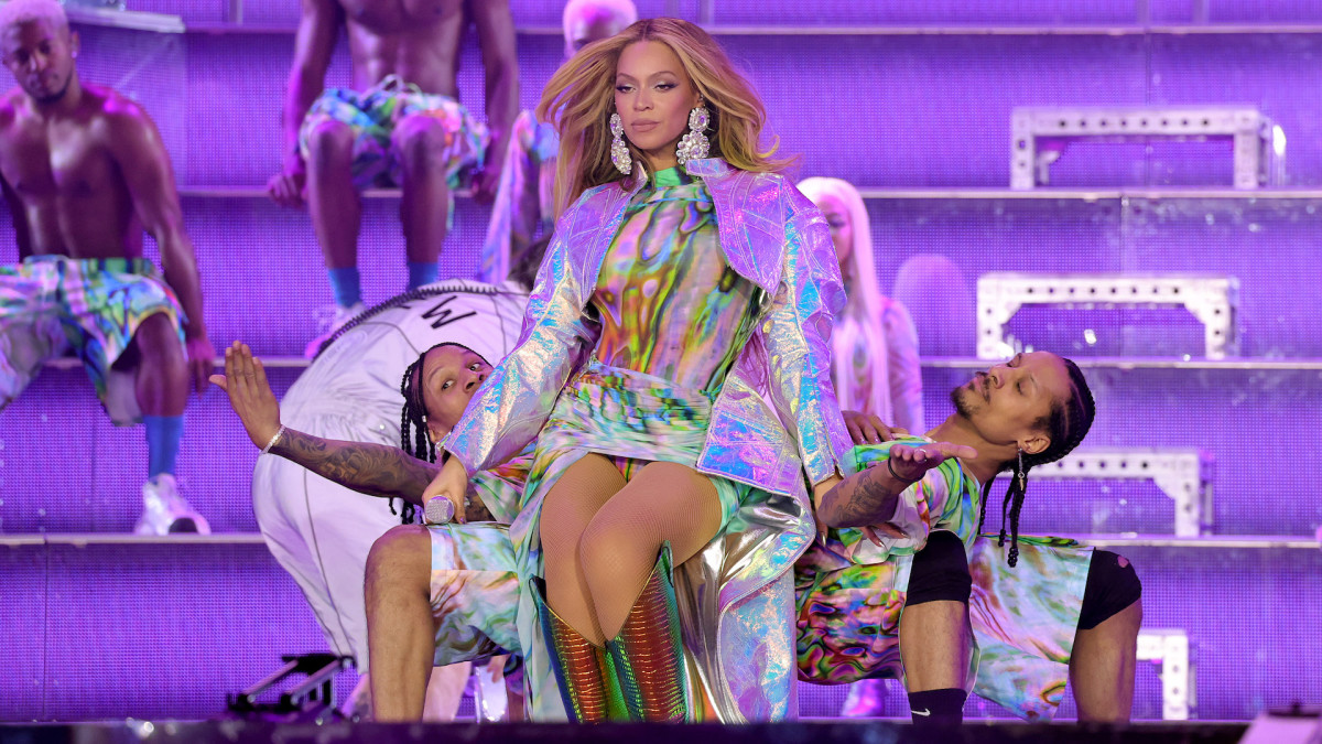 Beyoncé Dances to Uzi’s “Just Wanna Rock” at Renaissance Tour Opener