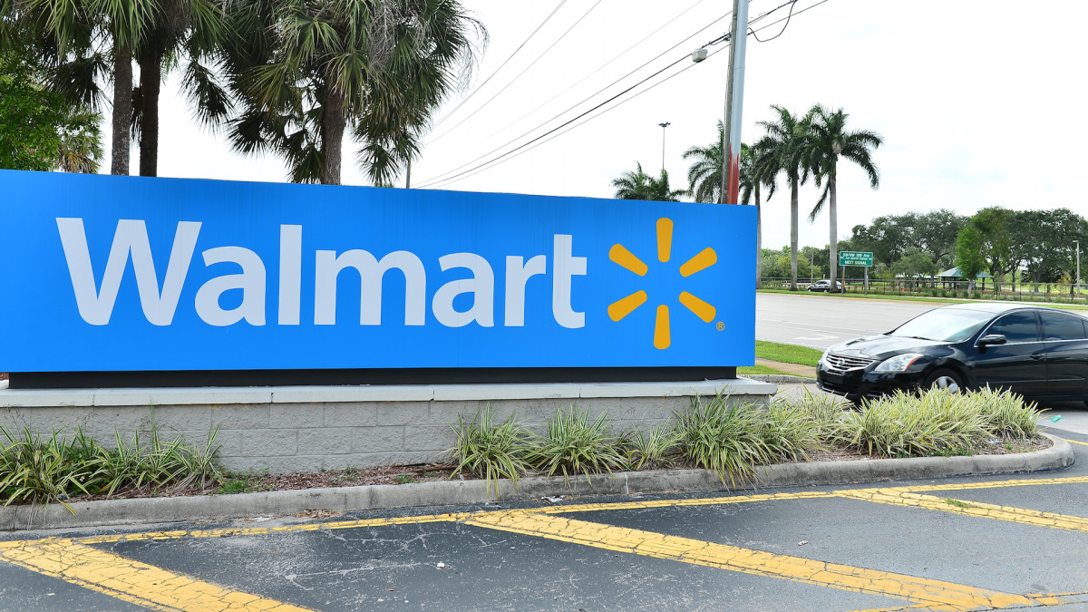 Walmart Will Close on Thanksgiving for the First Time Since the 1980s