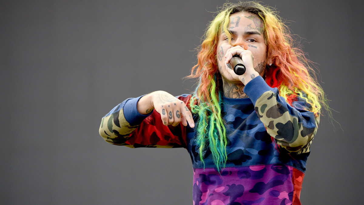 6ix9ine And Nicki Minaj S Trollz Debuts At No 1 On Hot 100
