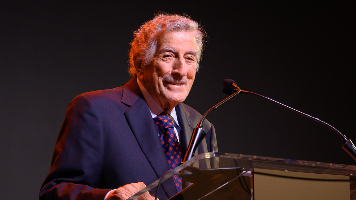Tony Bennett Reveals He's Been Living With Alzheimer's for ...