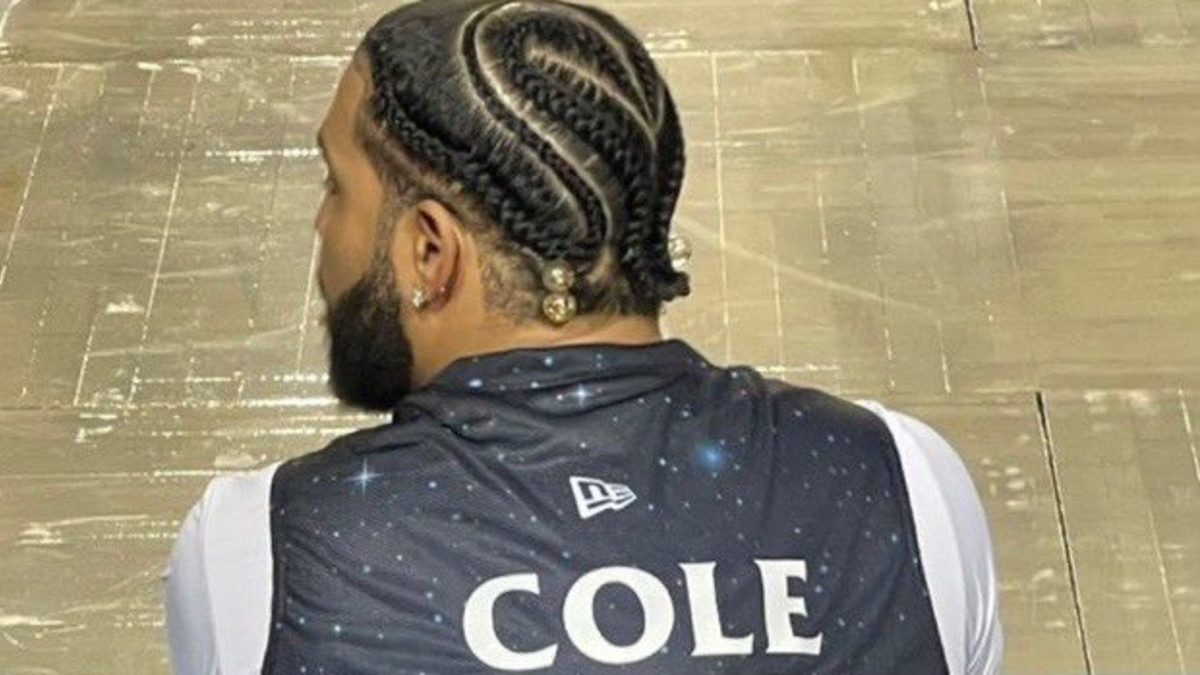 Drake toont steun voor J. Cole in Scarborough Shooting Stars