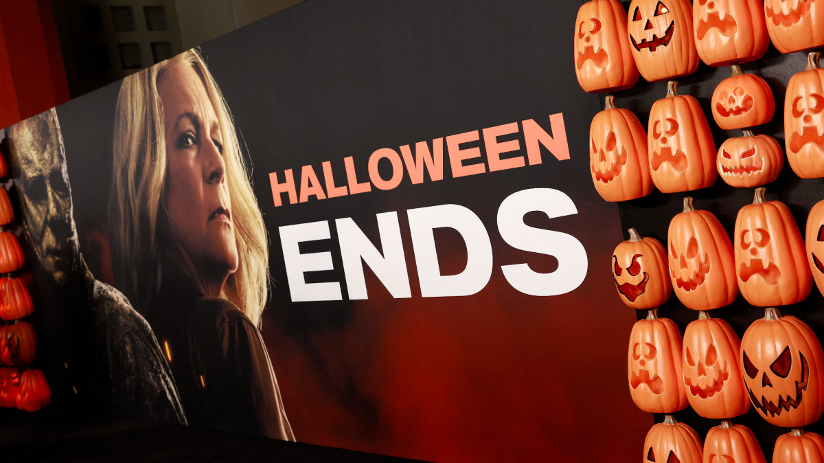 ‘Halloween Ends’ Debuts Atop Domestic Box Office With 41 Million Complex