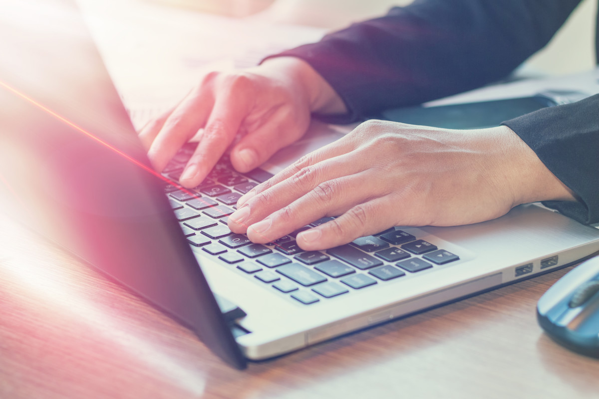 Online Dating Profiles Can Now Be Written Using AI | Complex CA