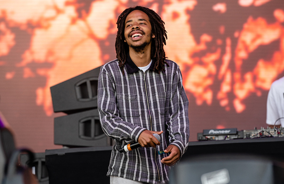 Earl Sweatshirt Swats Away Entitled Fan’s Phone, Vince Staples Offers