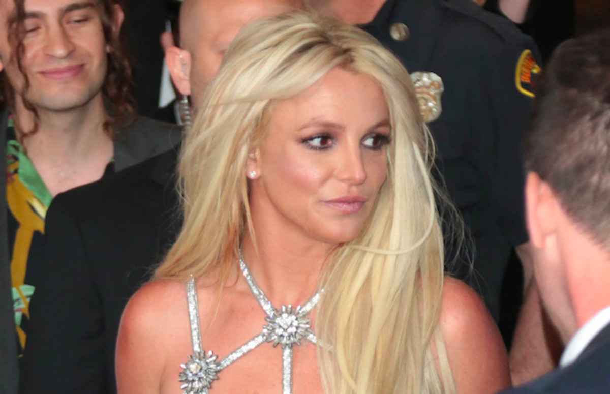 Britney Spears Enters Mental Health Facility Following Dads Health Issues Complex