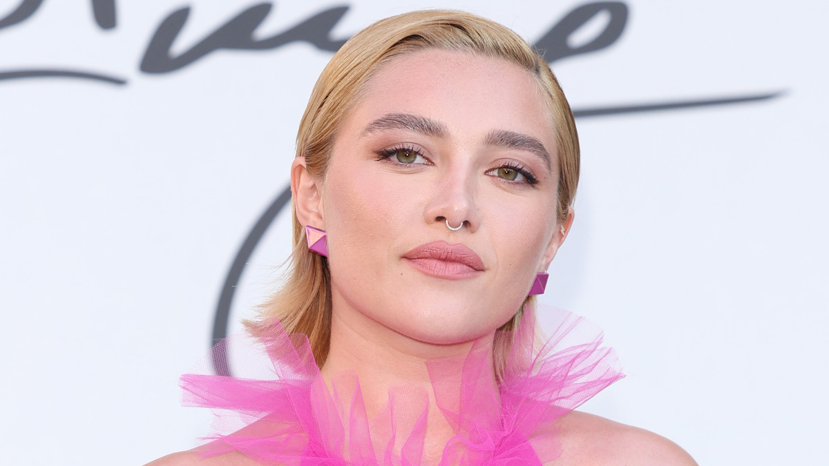 Florence Pugh Calls Out ‘vulgar Men Who Body Shamed Her Over Sheer Dress Complex 