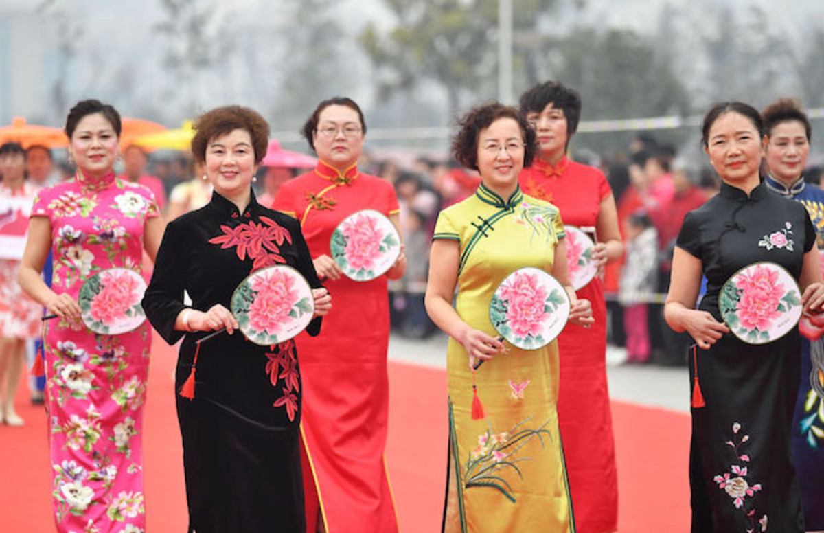 girl wears chinese prom dress