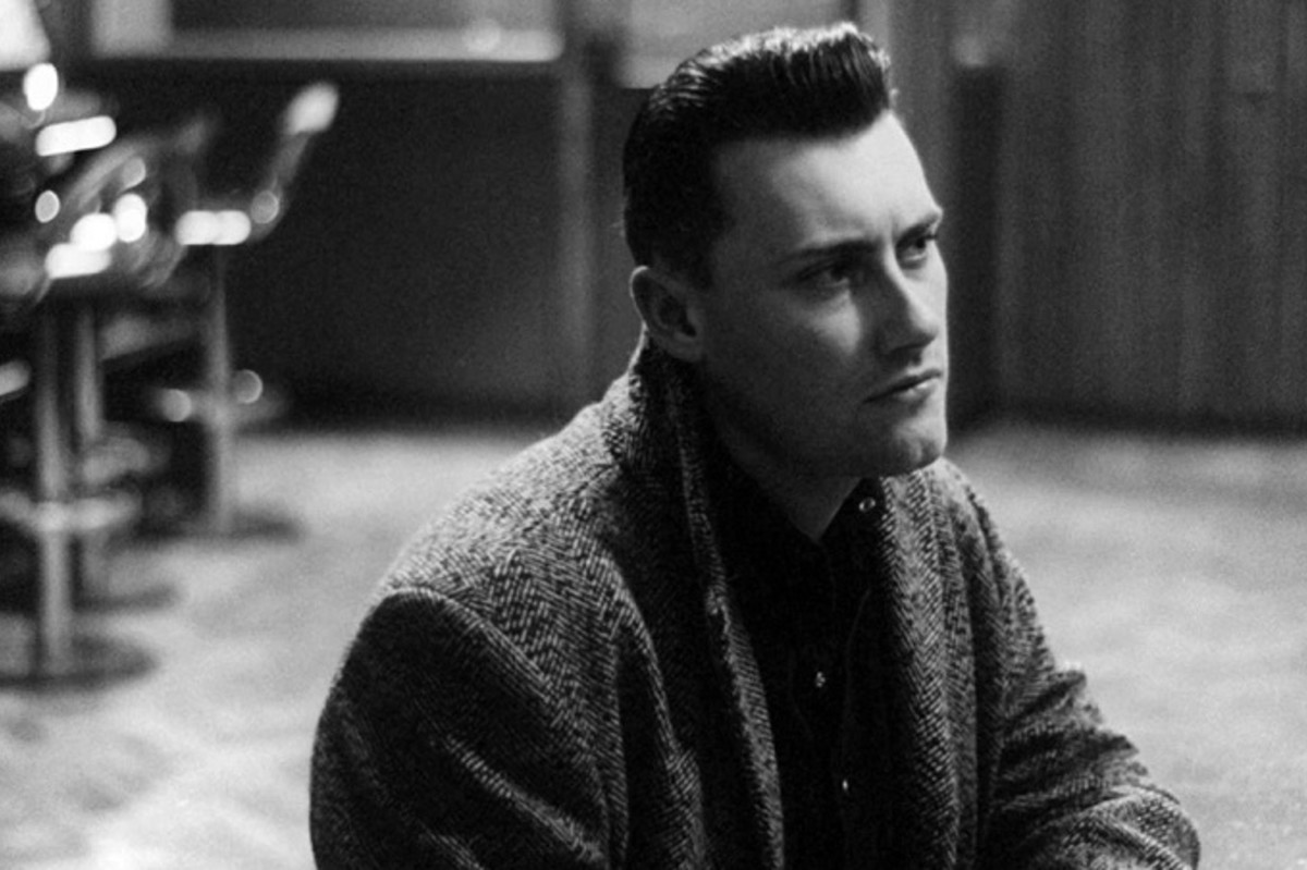 Premiere: Joseph J Jones Gospel Inspired Weigh My Lo^3 Gets A Ravey