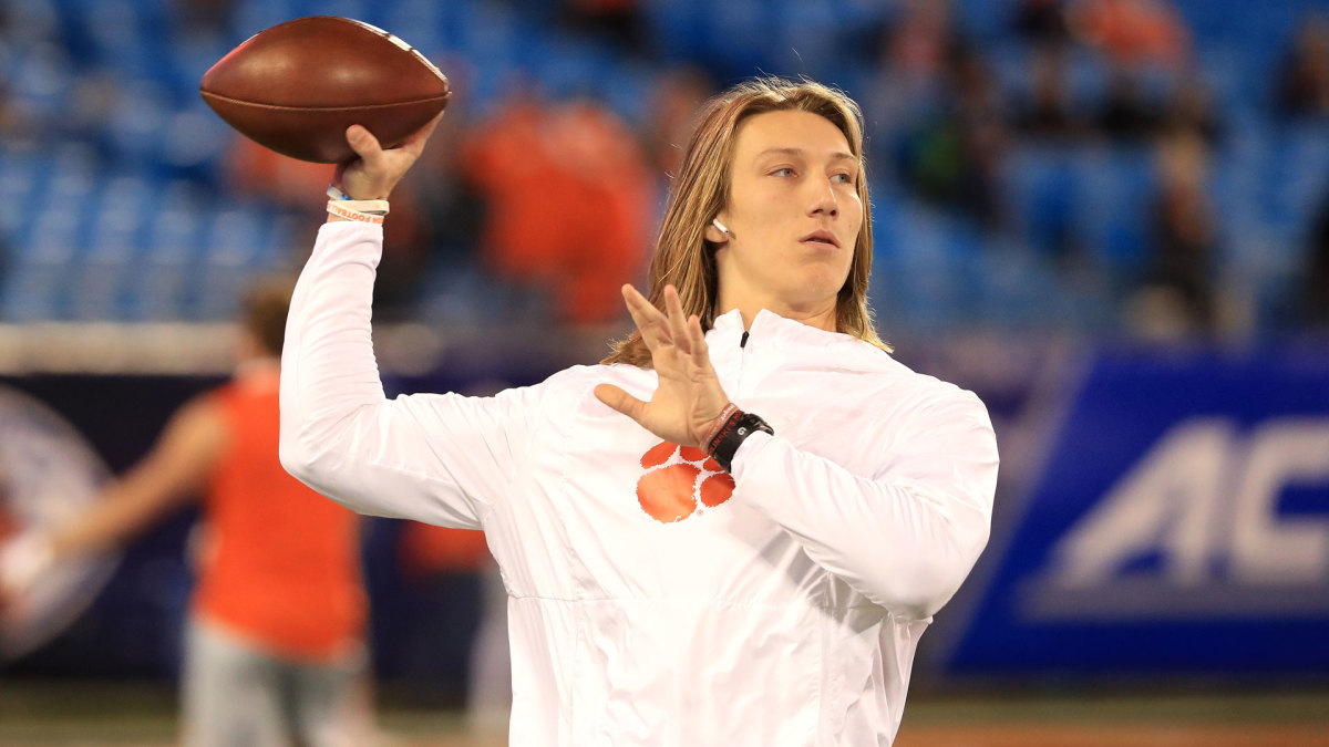 Trevor Lawrence Calls for College Football Season to Go ...