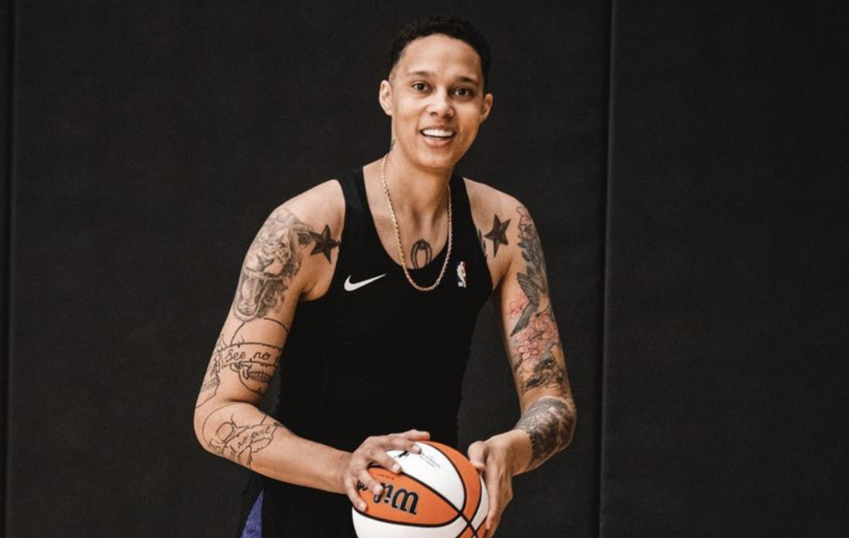 Brittney Griner Re-Signs With Phoenix, Photographed Back on Court ...