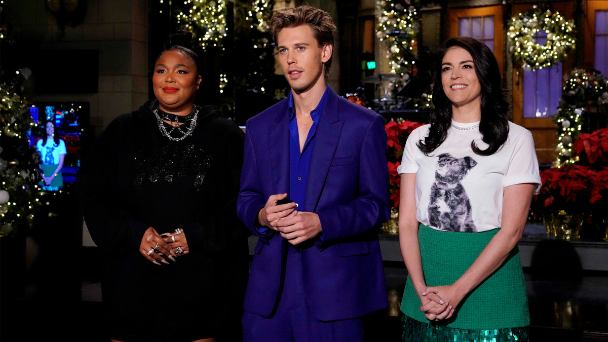 Watch Lizzo Perform “Break Up Twice” and “Someday at Christmas” on ‘SNL
