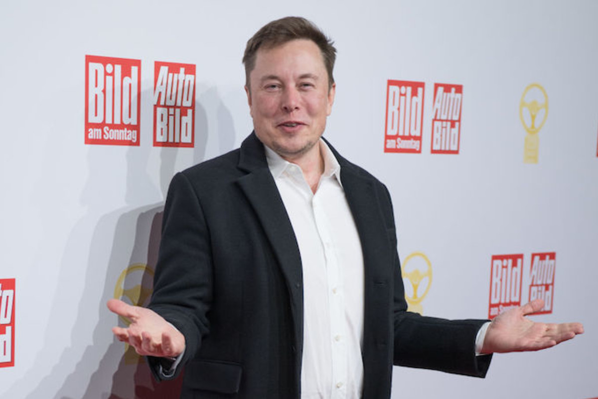 Elon Musk Apologizes For Smoking Weed On Joe Rogan Podcast Complex