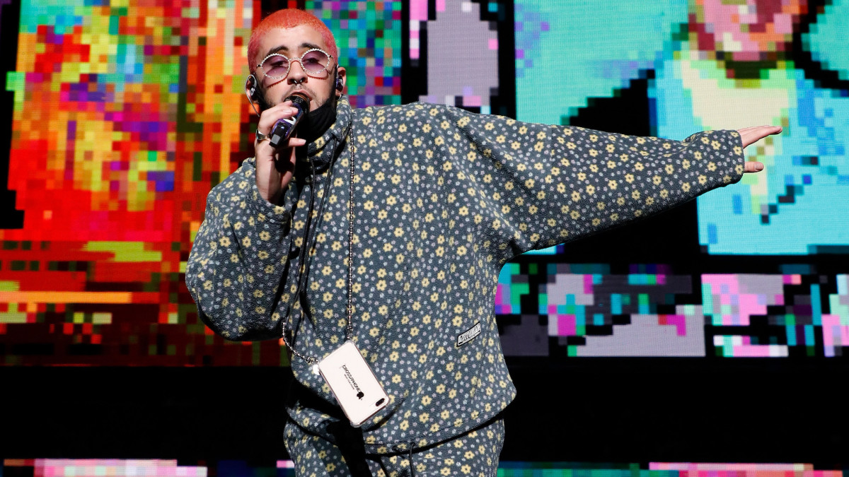 Bad Bunny Album Cover El Ultimo Tour Del Mundo - Bad Bunny Shares New Album 'El Último Tour Del Mundo ... - El mundo es mio 02.