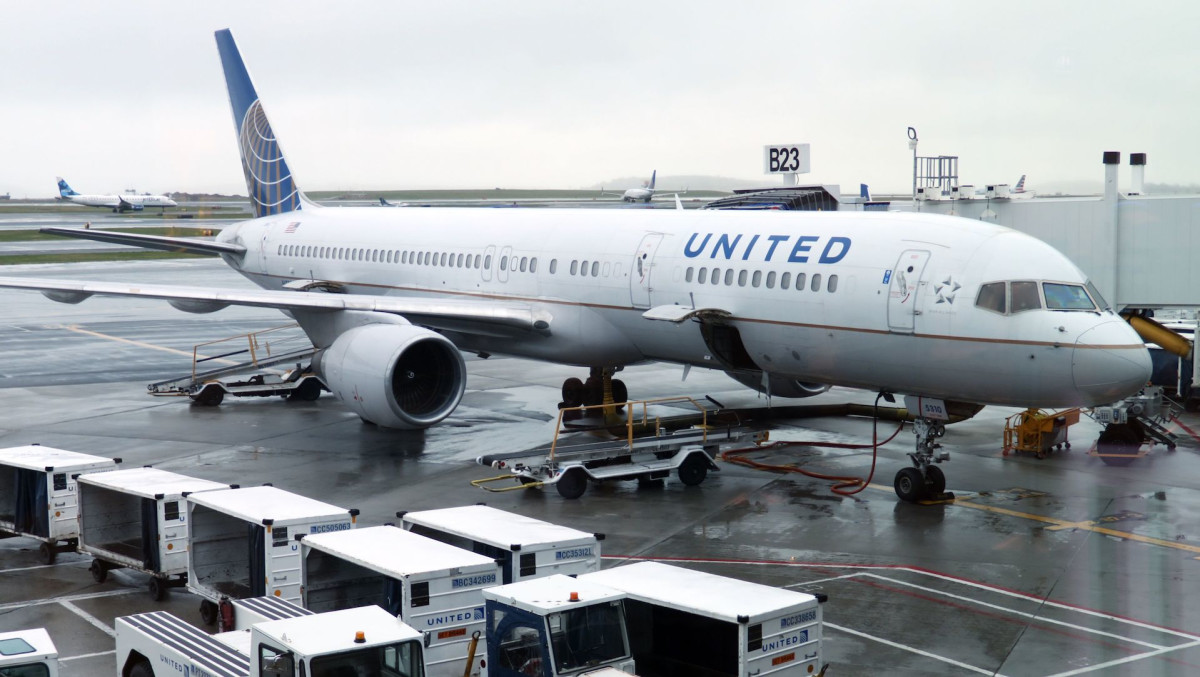 United Airlines Bans Family Forever When 2 Year Old Won t Wear A Mask