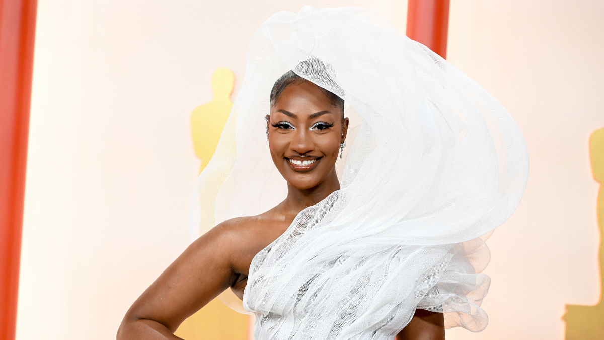 Tems Wore an EyeCatching Dress to the Oscars and People Have Thoughts