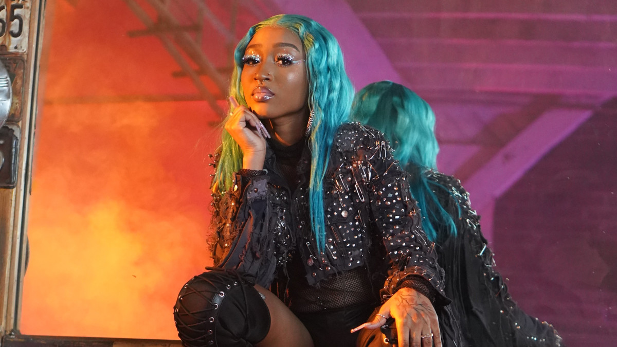 Jamaican R&B Singer Stalk Ashley Raises The Temperature In “TIP” Video