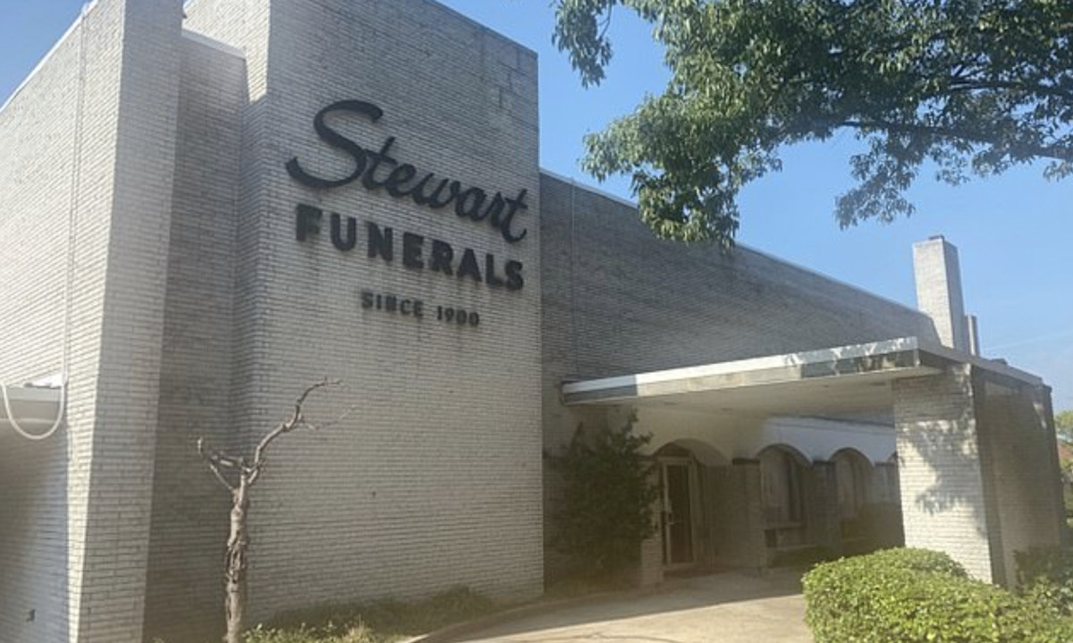 1 Man Killed, 3 Others Wounded in Shooting Outside D.C. Funeral Home