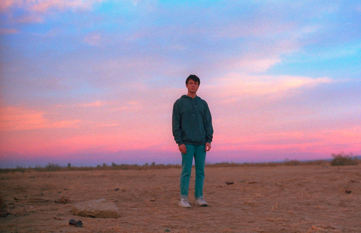 Premiere Alec Benjamin And Alessia Cara Show Their Vulnerability In Let Me Down Slowly Video Complex
