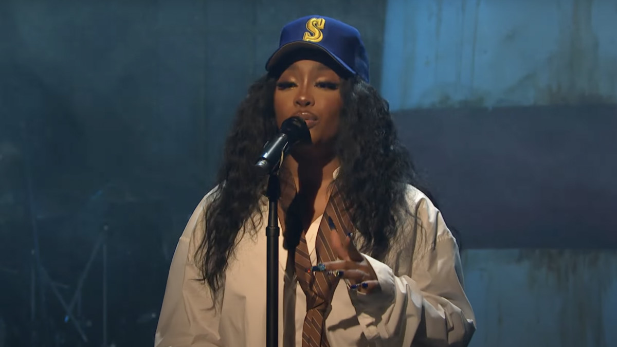 Sza Reveals ‘sos Release Date Performs “blind” And “shirt” On ‘snl