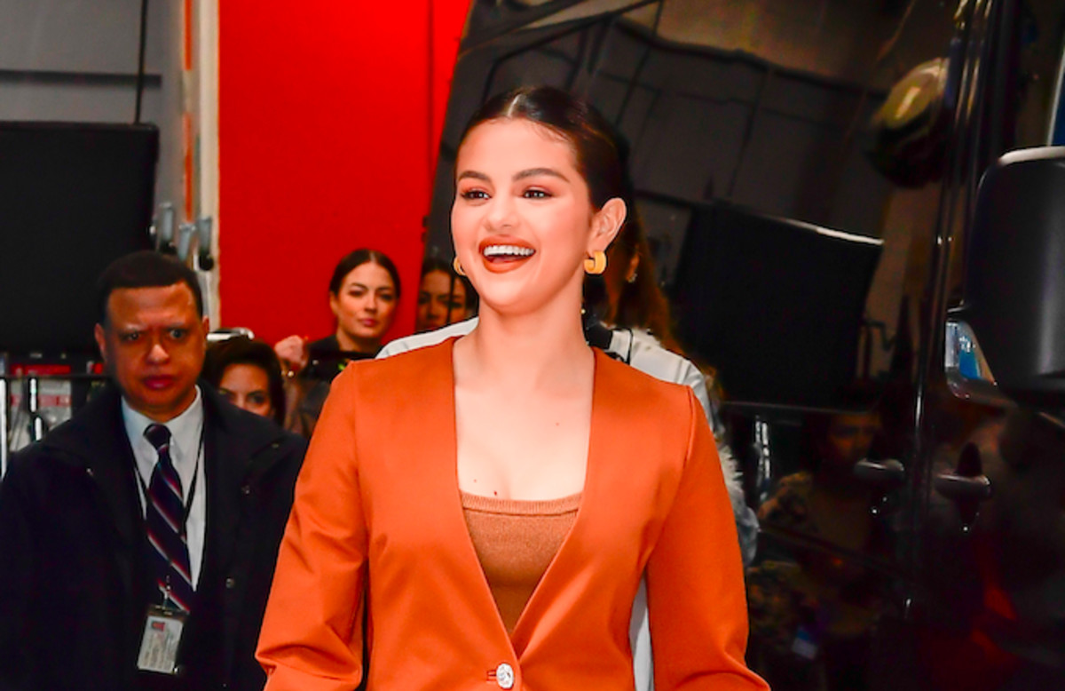 Selena Gomez Scores Third No 1 As Rare Beats Roddy Ricch S Album By 2k Units Complex