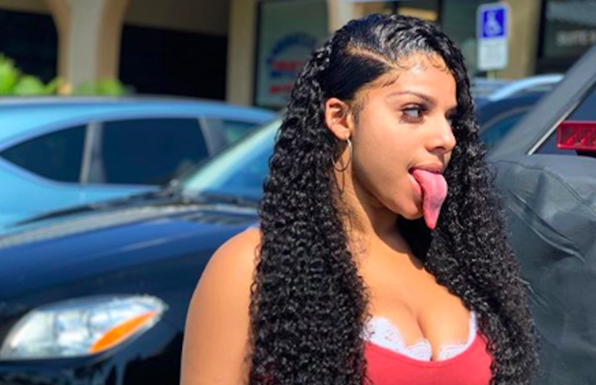 Influencer With Super Long Tongue Says She S Made About 100 000 This Year Complex