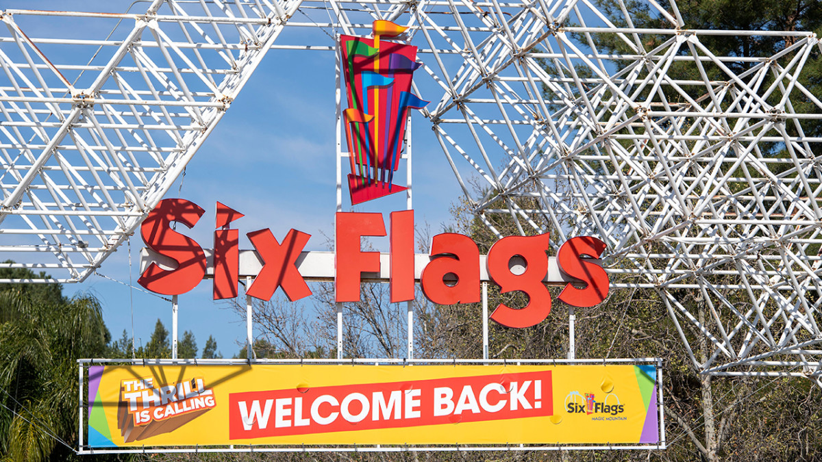 Man Explains How 150 Six Flags Annual Pass Helped Him Pay Off Student