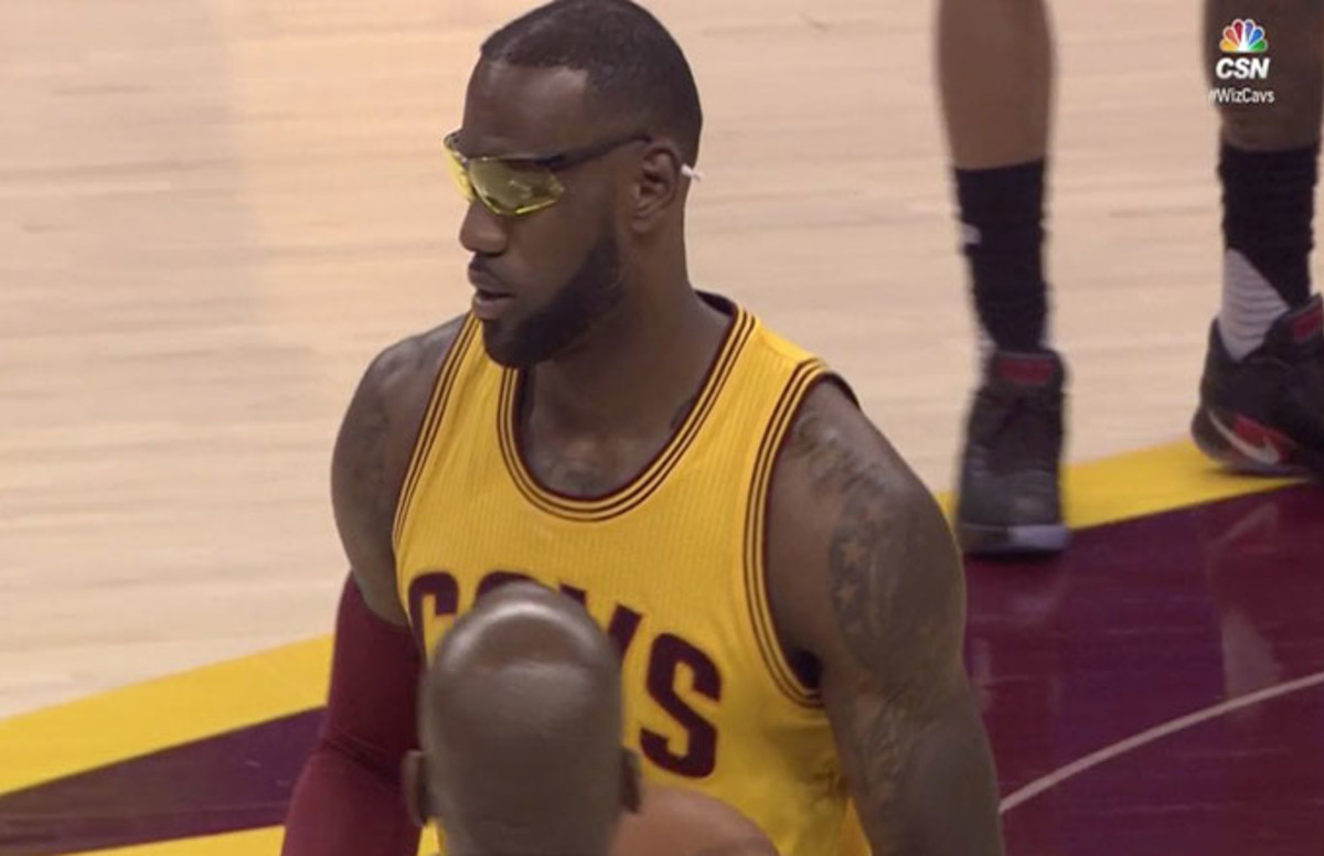 Lebron James Wore Goggles For Nine Minutes Before He Couldn T Take
