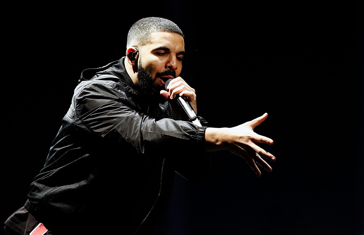 Drake Gets Booed At Camp Flog Gnaw Fans Explain What Really