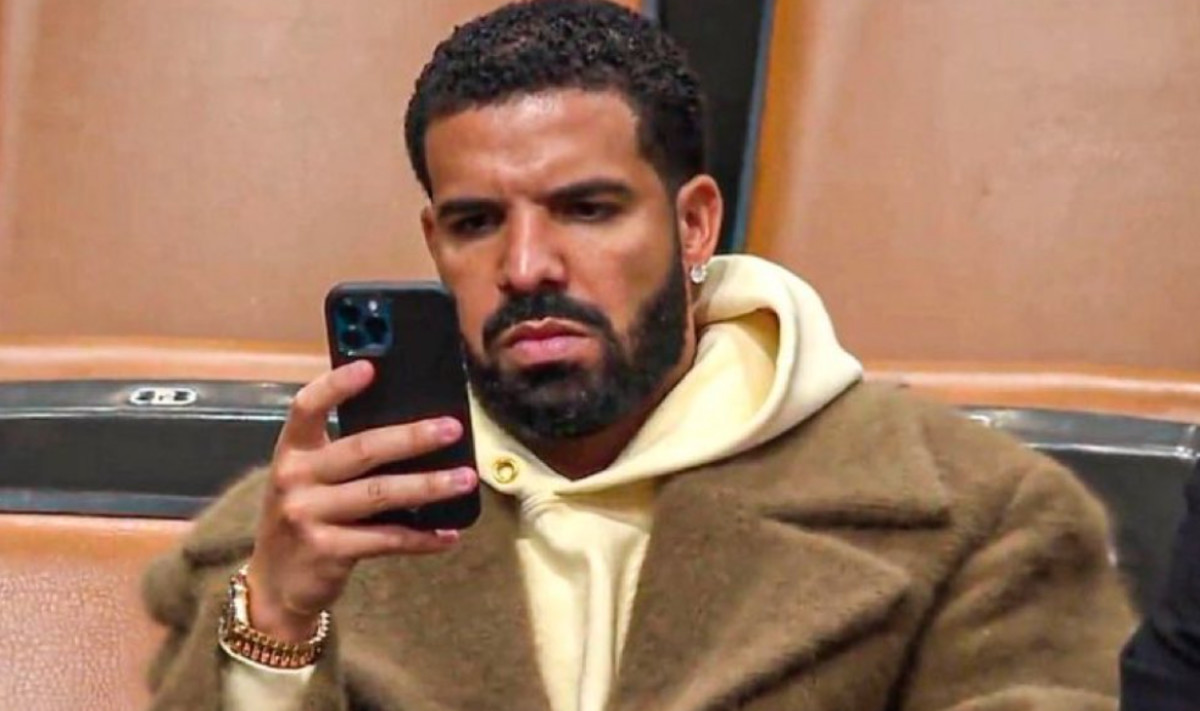 drake-inspires-new-meme-after-being-filmed-staring-at-his-phone-complex