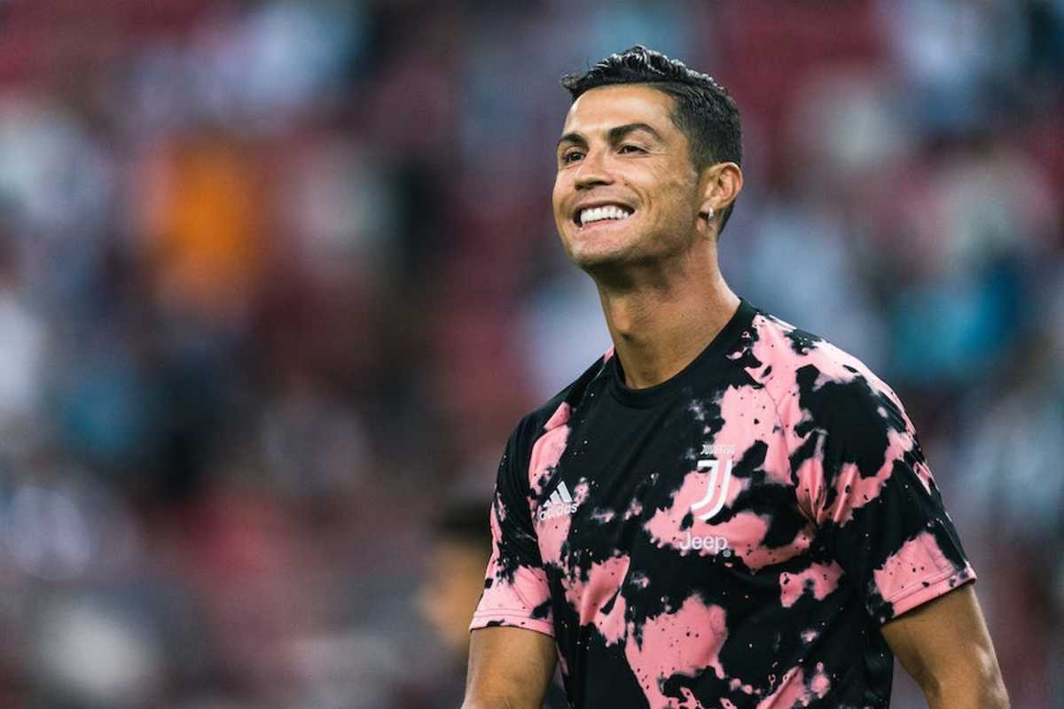 Cristiano Ronaldo Becomes First-Ever Billionaire ...