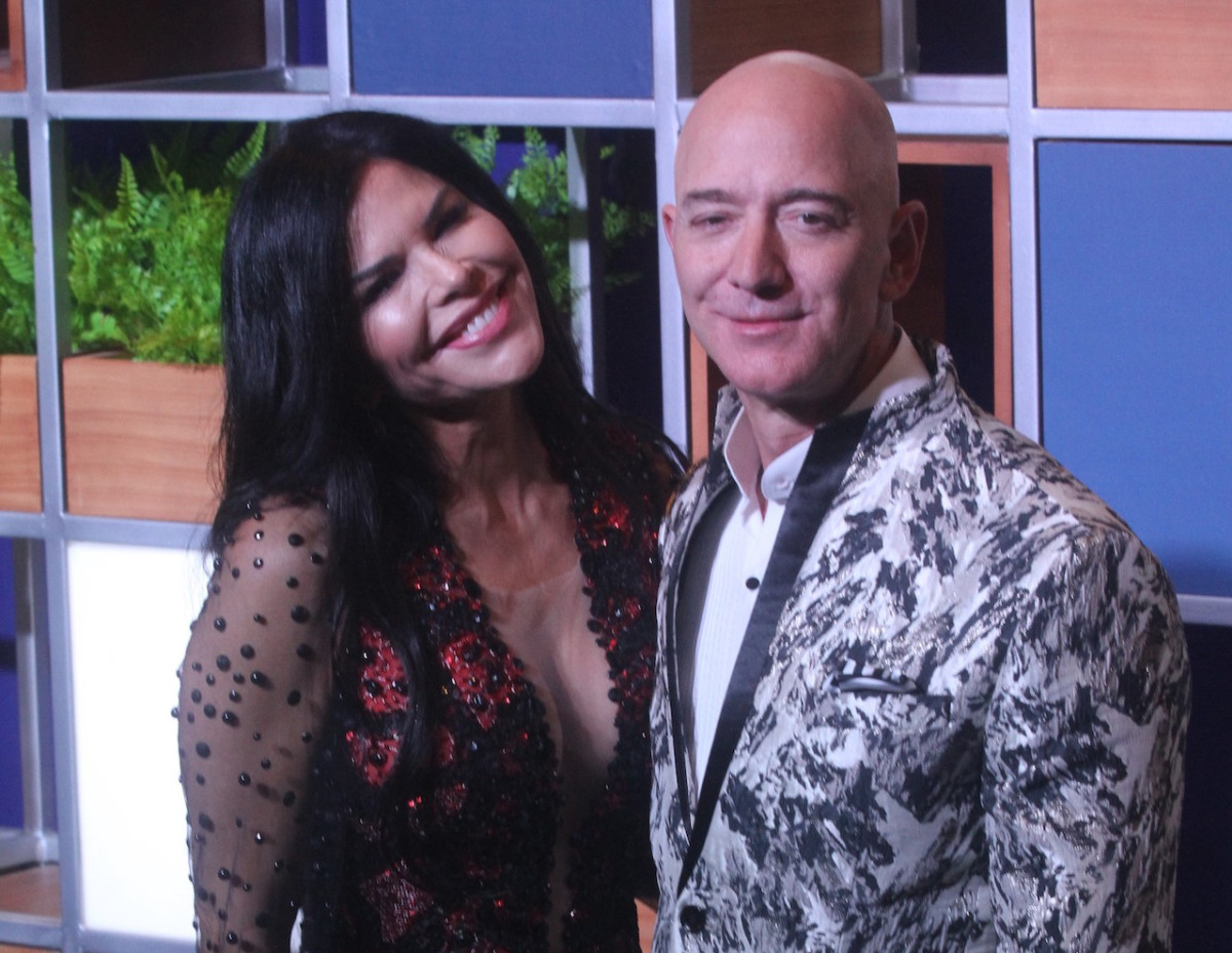 Jeff Bezos Sued by Girlfriend's Brother, Claims Lawsuit Is 'Extortion' | Complex