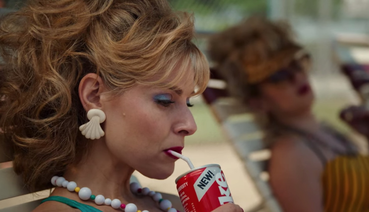 'Stranger Things' Teases Season 3 With "Summer in Hawkins ...