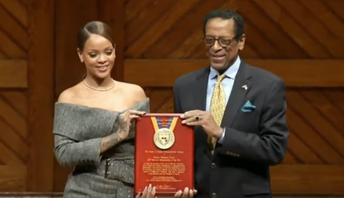 Watch Rihanna’s Inspiring Speech After Accepting Humanitarian of the