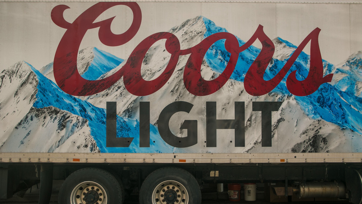 Coors Light Cans Spill Across Florida Highway After Multiple Vehicle