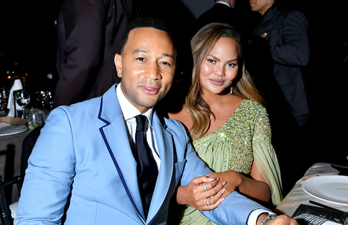 Chrissy Teigen Vents As John Legend Surprise Invites Voice Team For Finale Dinner Complex