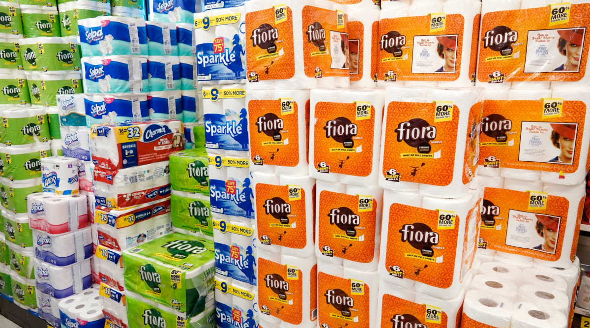 Police bust man who tried to steal over 100 rolls of toilet paper complex