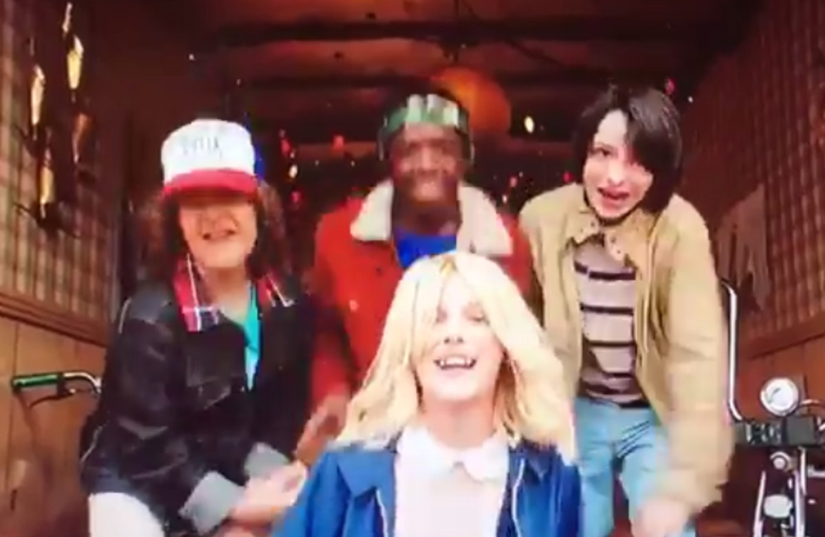 Watch the Cast of Stranger Things Spit Bars at the Golden Globes Complex